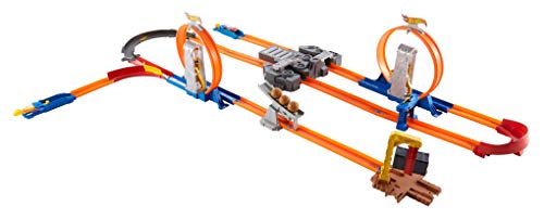 Hot Wheels Toy Car Track Set with Motorized Booster Q2622