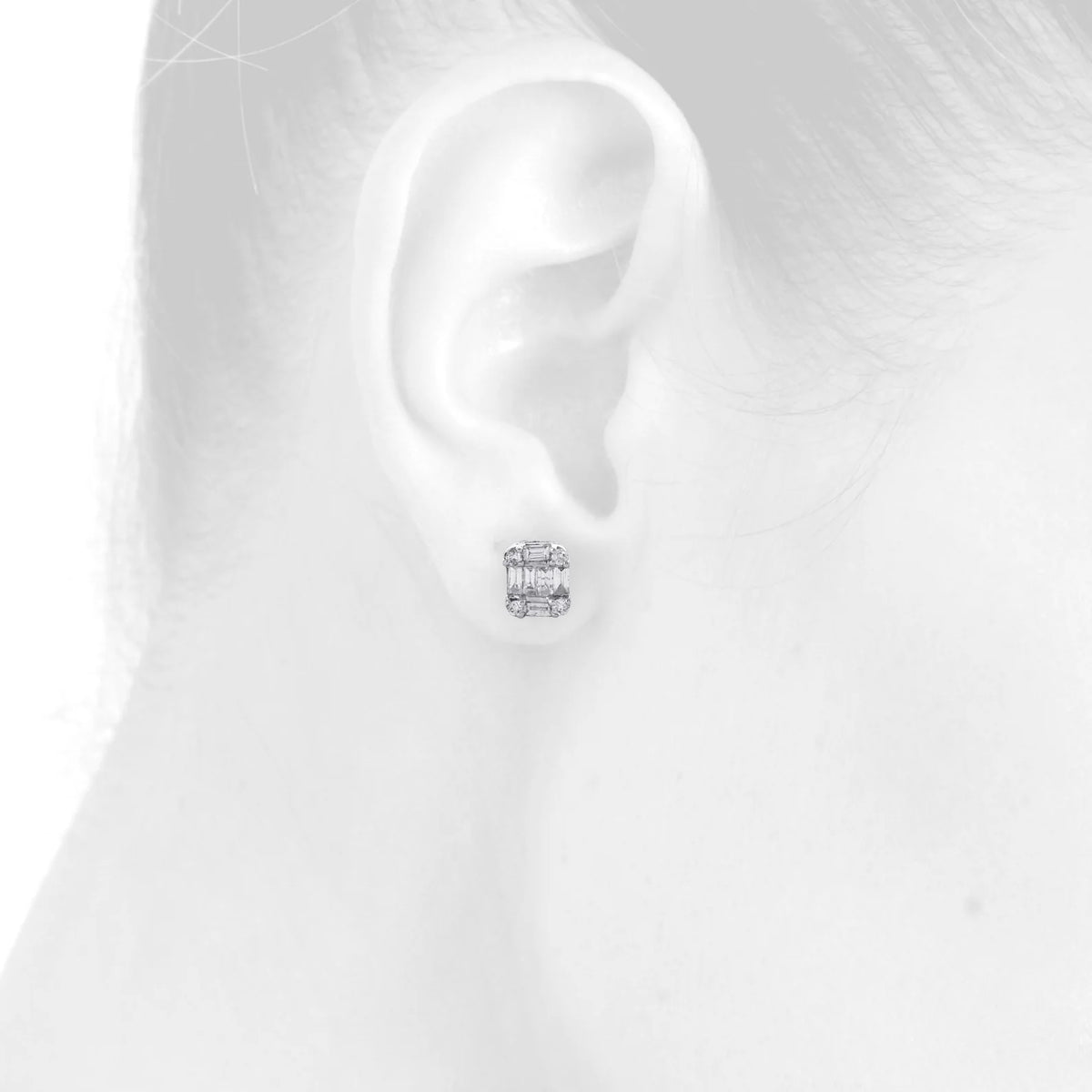14K White Gold Diamond Stud Earrings V699832