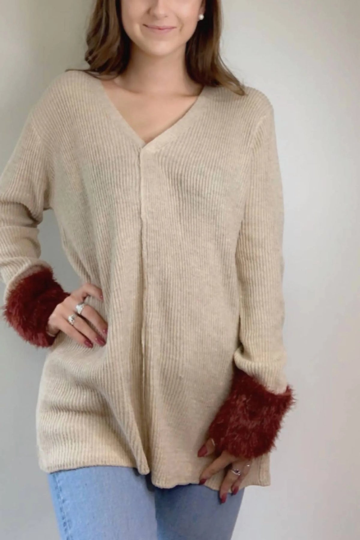 V Neck Sweater With Fur Accent Cuffs I76947