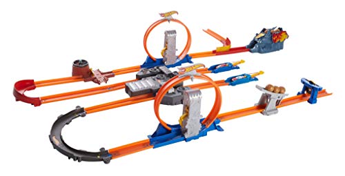 Hot Wheels Toy Car Track Set with Motorized Booster Q2622
